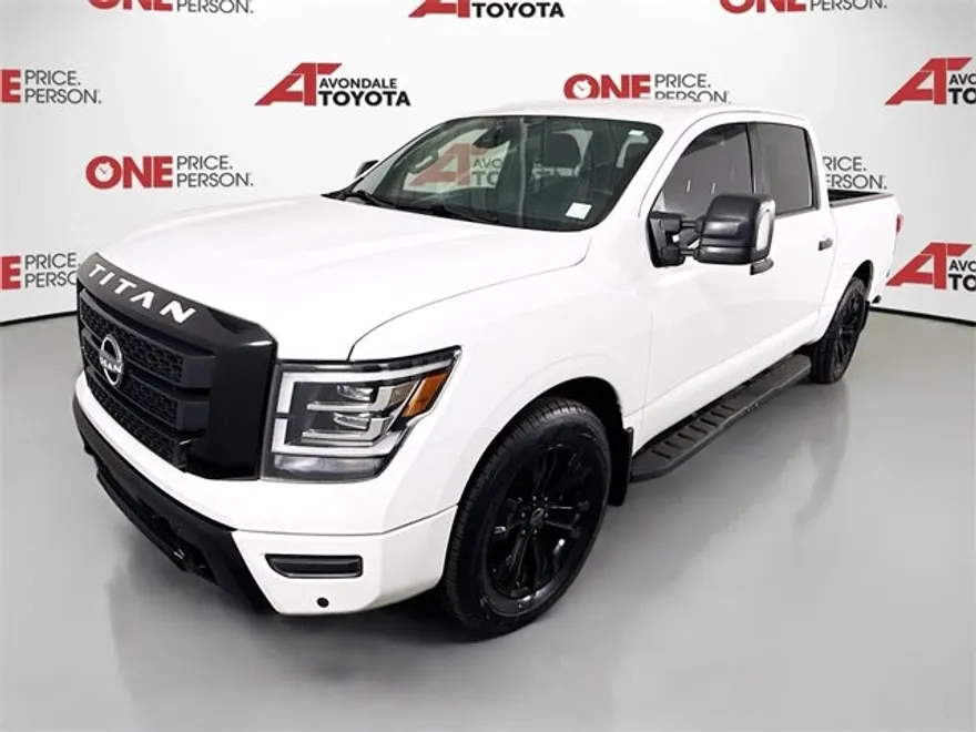 2023 Nissan Titan SV photo 1