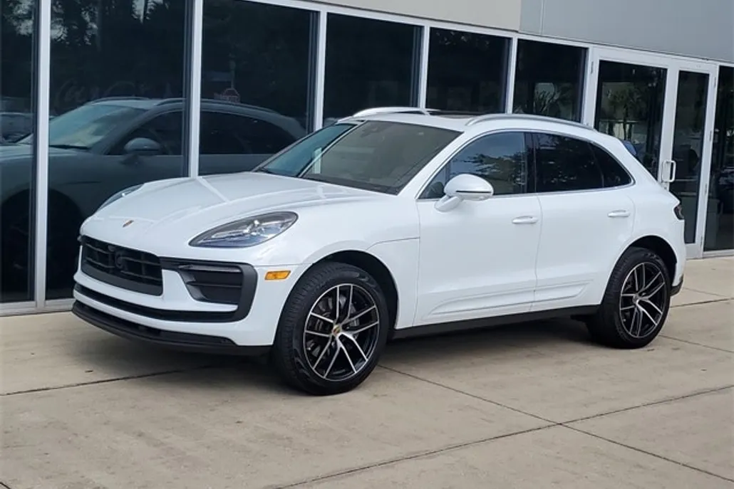 2024 Porsche Macan photo 1