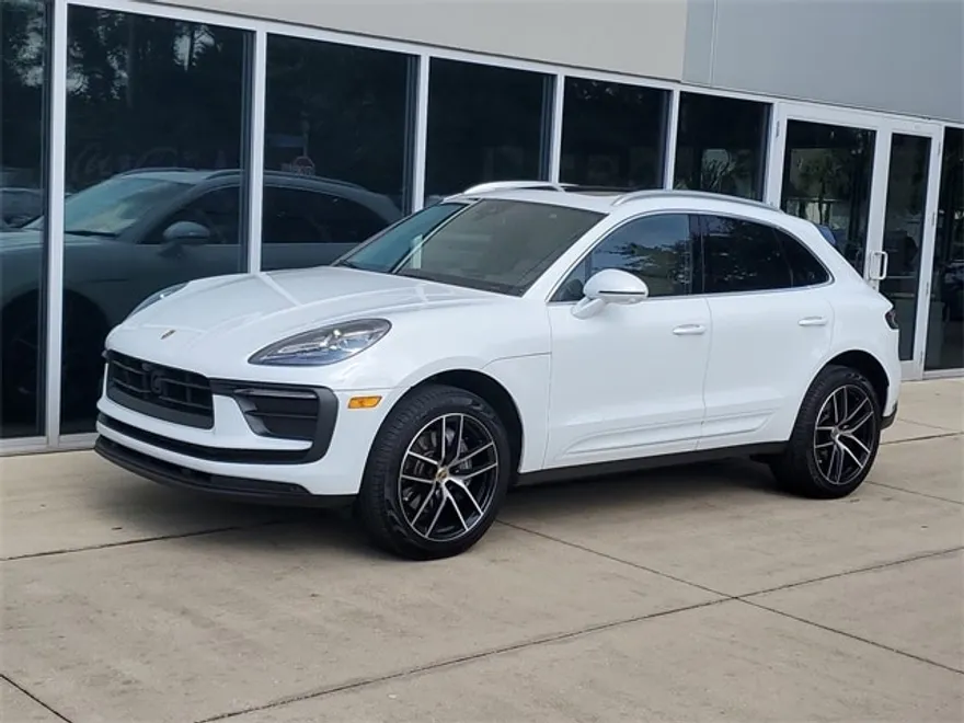 2024 Porsche Macan photo 1