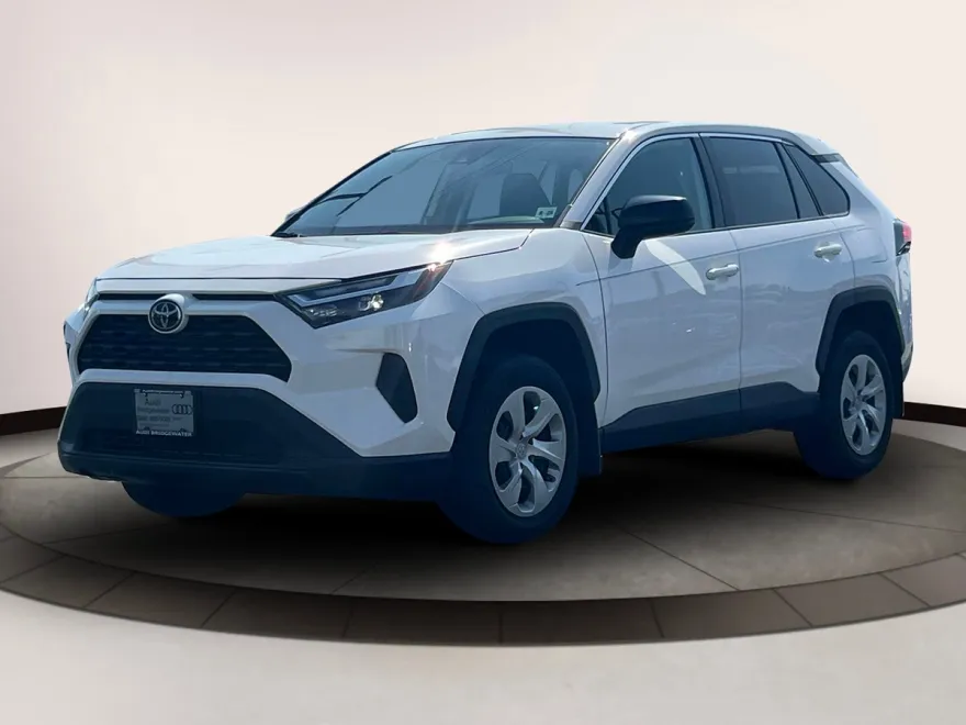 2023 Toyota RAV4 LE photo 1