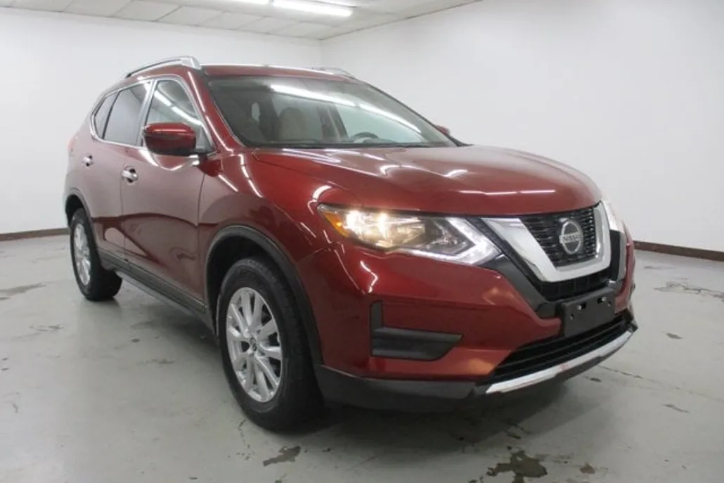 2020 Nissan Rogue SV photo 1