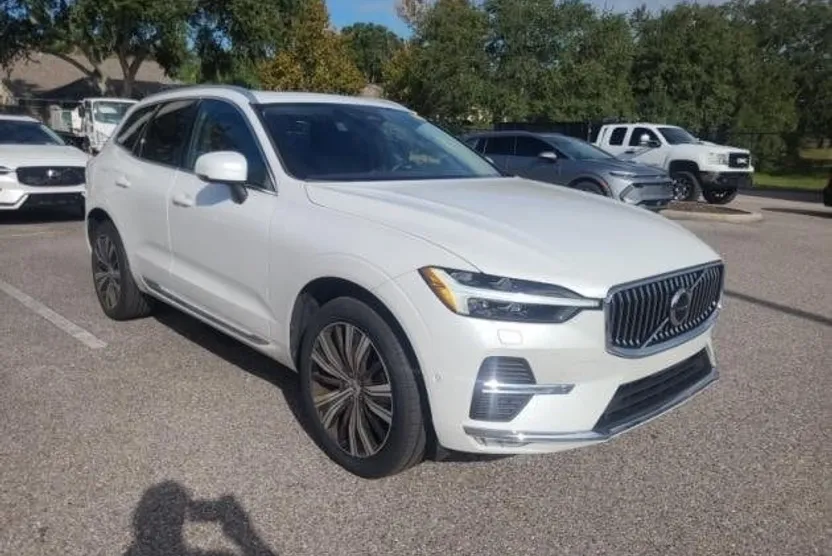 2023 Volvo XC60 B5 Plus photo 1