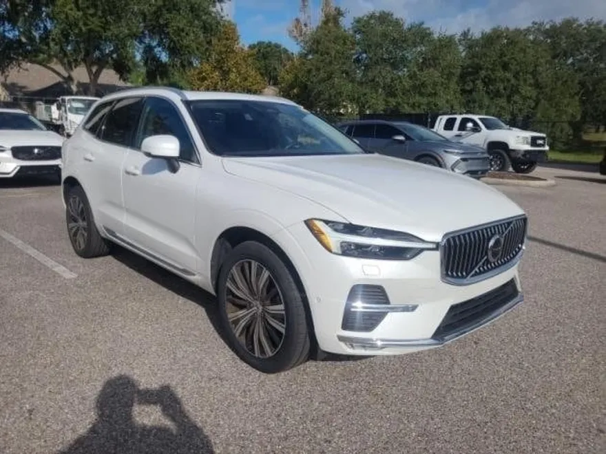 2023 Volvo XC60 B5 Plus photo 1