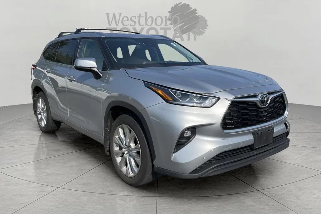 2022 Toyota Highlander Limited photo 1
