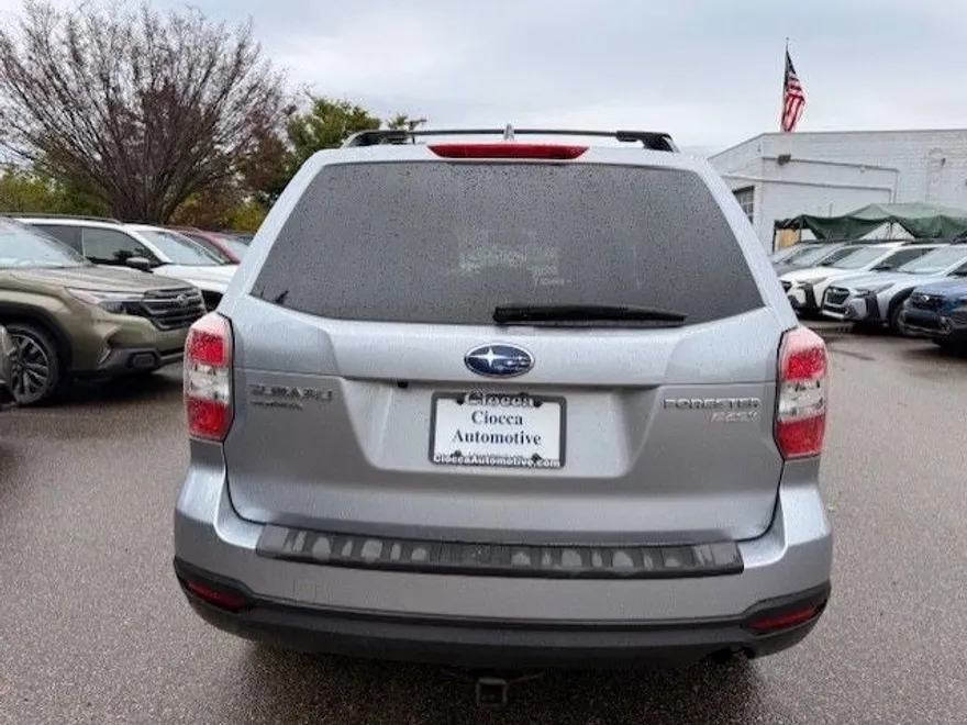2016 Subaru Forester 2.5i Premium photo 1