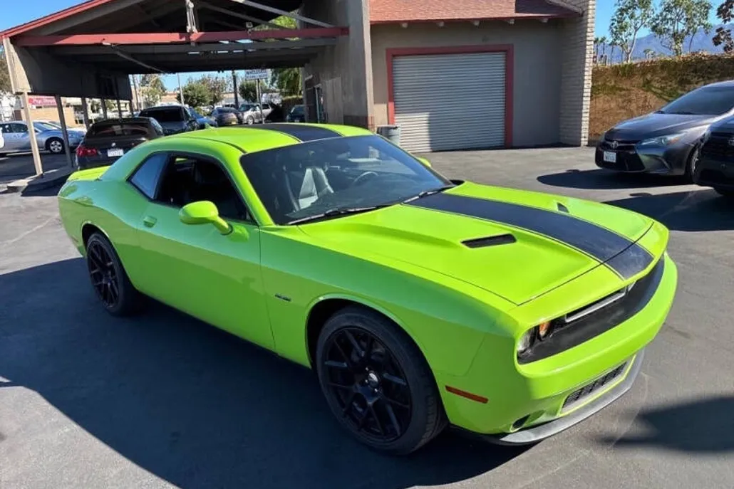 2015 Dodge Challenger R/T Plus photo 1