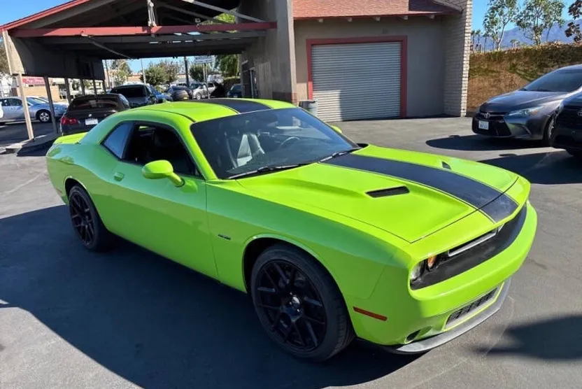 2015 Dodge Challenger R/T Plus photo 1