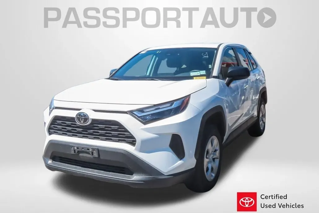 2024 Toyota RAV4 LE photo 1