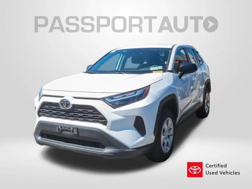 2024 Toyota RAV4 LE photo 1