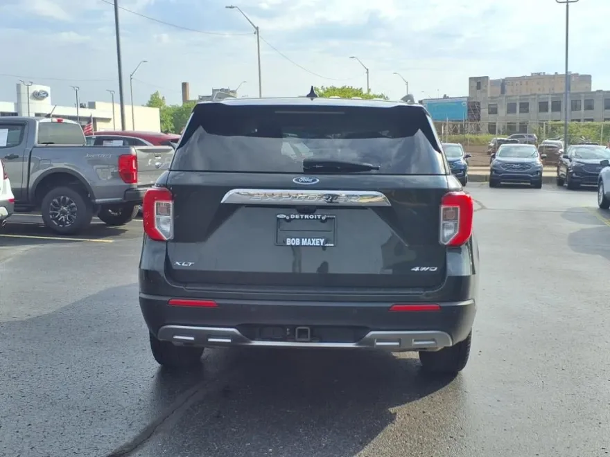 2022 Ford Explorer XLT photo 1