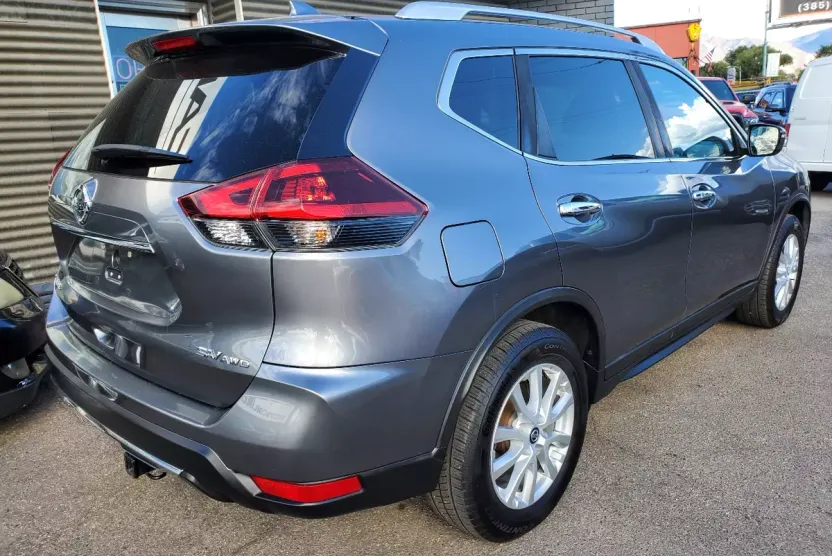 2018 Nissan Rogue AWD SV photo 1