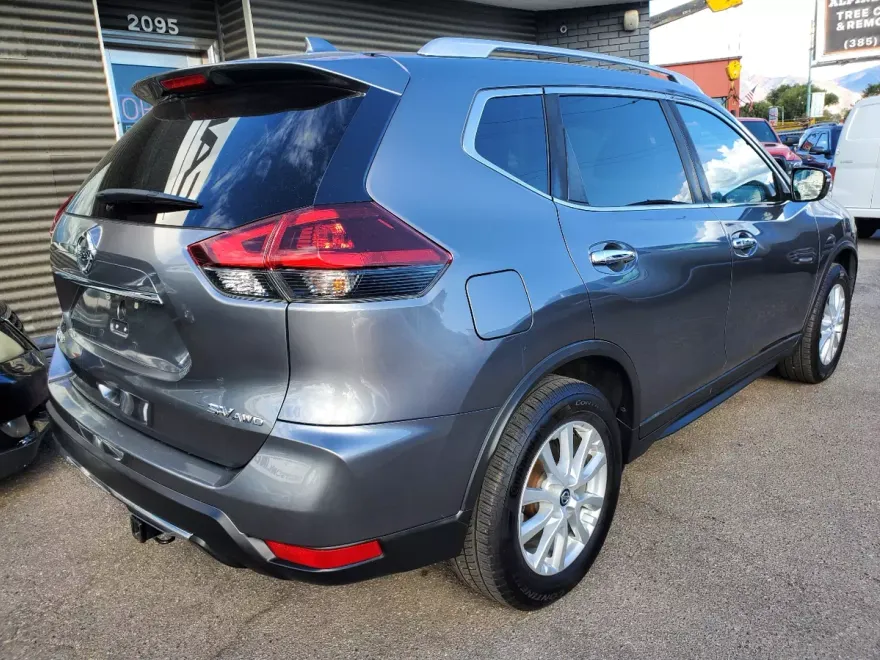 2018 Nissan Rogue AWD SV photo 1