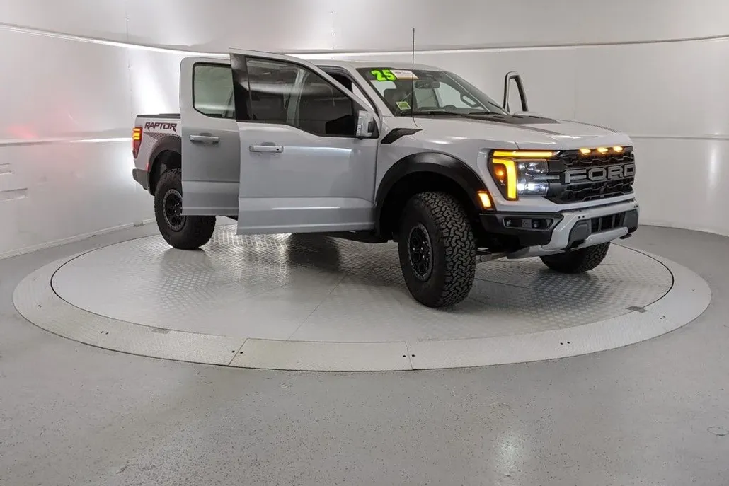 2025 Ford F-150 Raptor photo 1