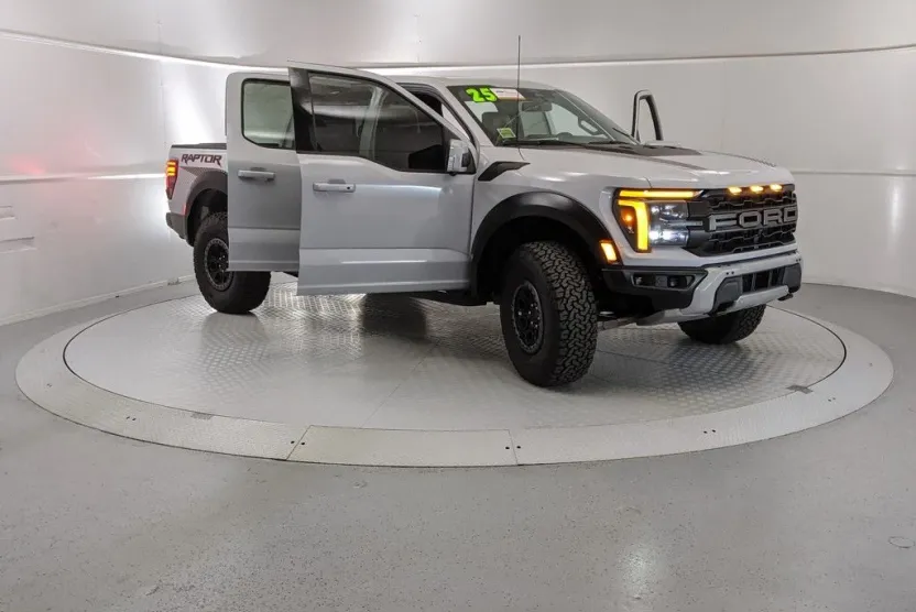 2025 Ford F-150 Raptor photo 1