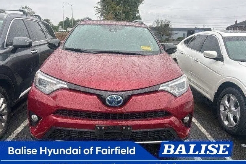 2018 Toyota RAV4 Hybrid SE photo 1