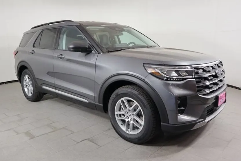 2025 Ford Explorer photo 1