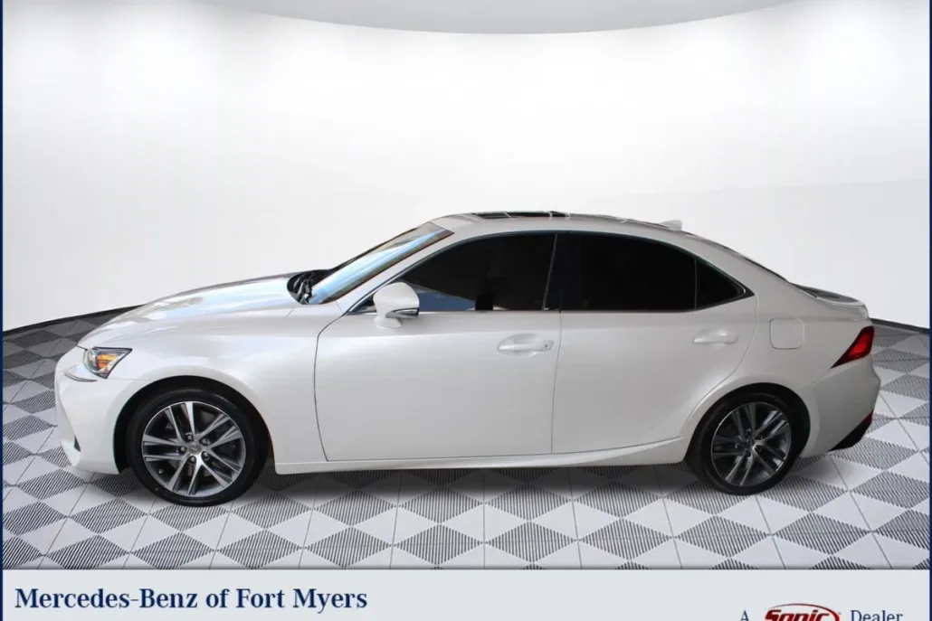 2020 Lexus IS 300 photo 1