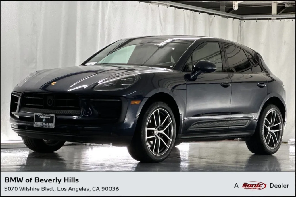 2023 Porsche Macan T photo 1
