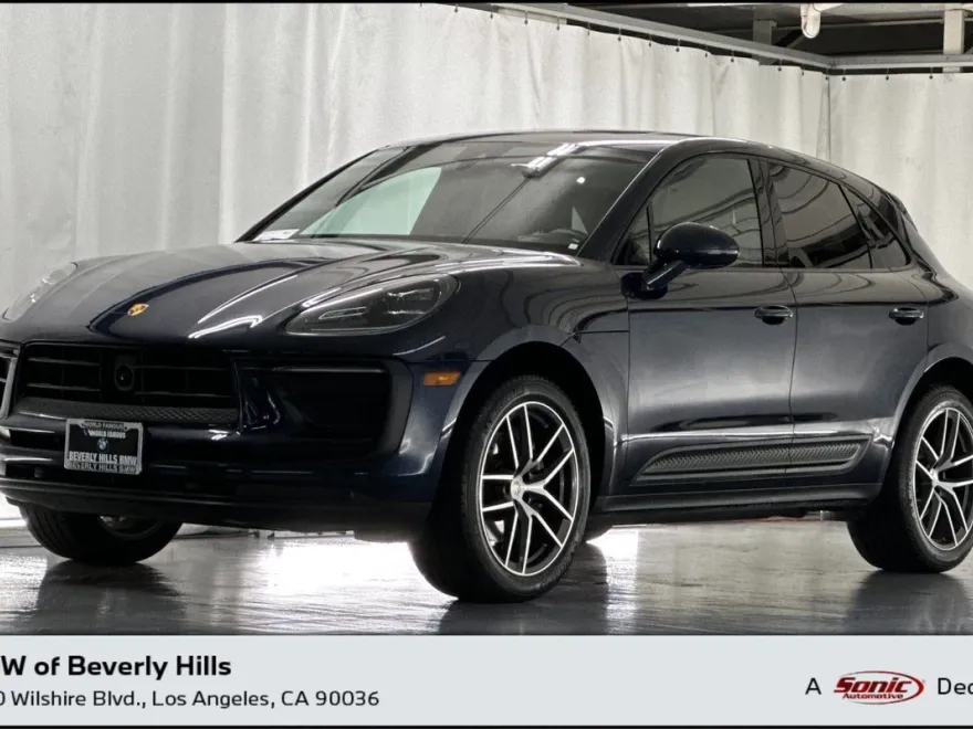 2023 Porsche Macan T photo 1