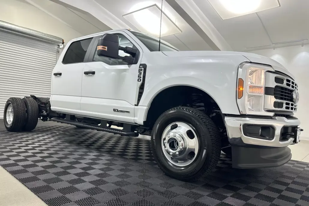 2025 Ford F-350 photo 1