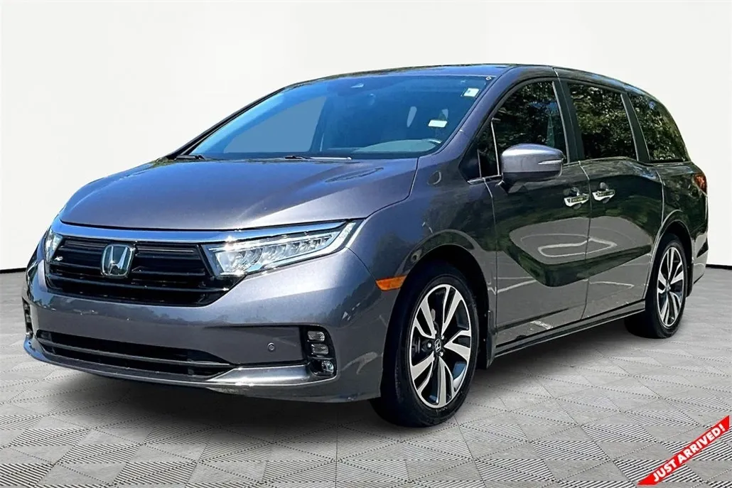 2024 Honda Odyssey Touring photo 1