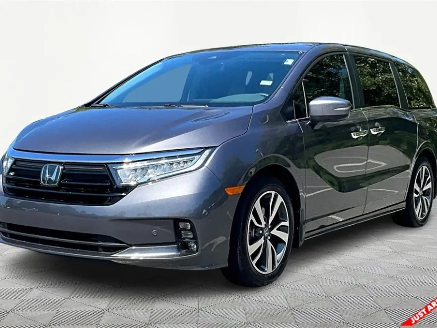 2024 Honda Odyssey Touring photo 1