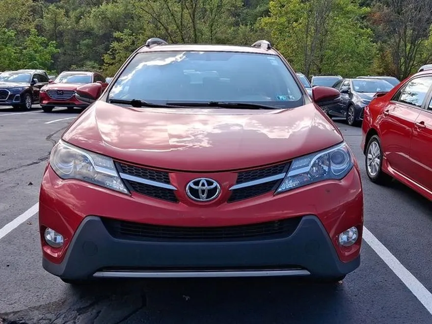 2013 Toyota RAV4 XLE photo 1