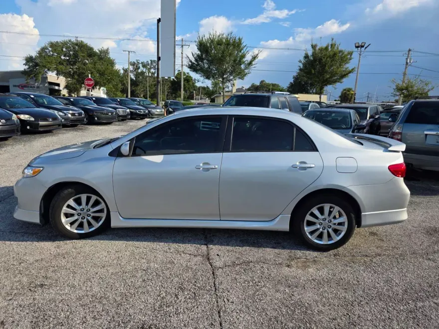 2010 Toyota Corolla photo 1
