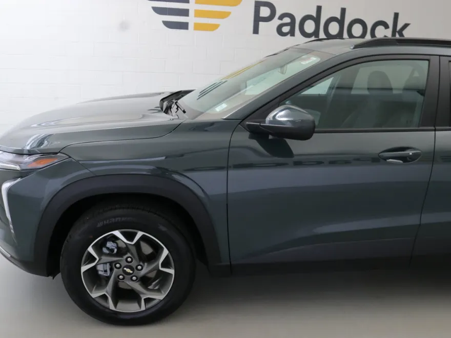 2025 Chevrolet Trax LT photo 1