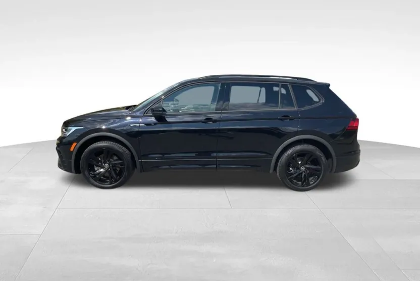 2023 Volkswagen Tiguan SE R-Line Black photo 1