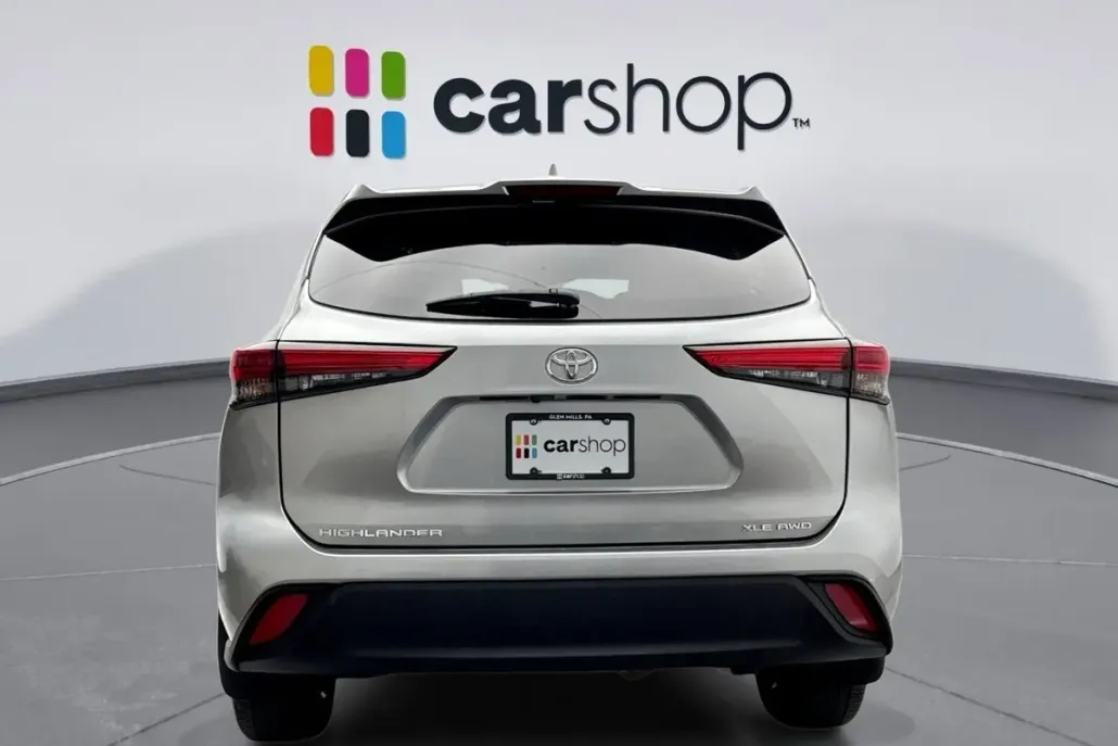 2022 Toyota Highlander XLE photo 1
