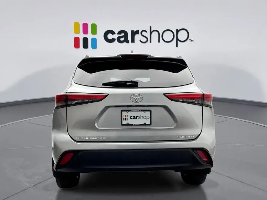 2022 Toyota Highlander XLE photo 1