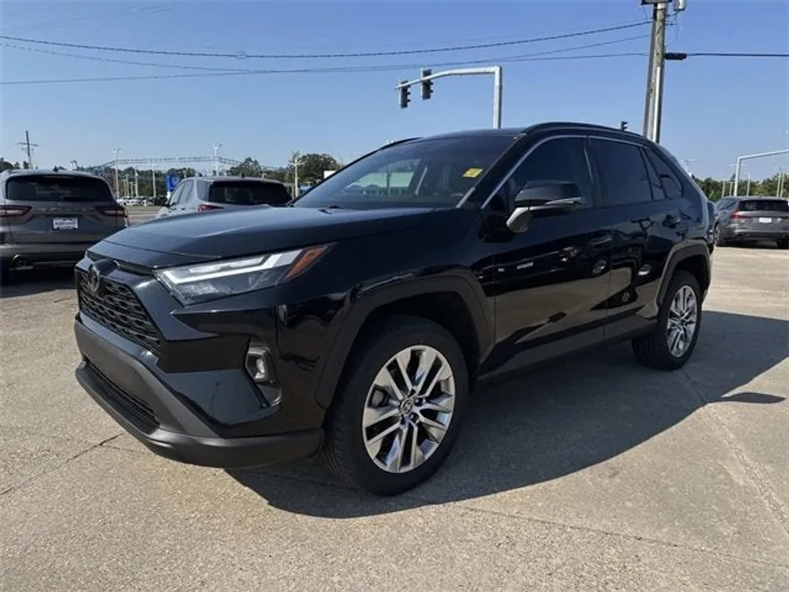 2022 Toyota RAV4 XLE Premium photo 1