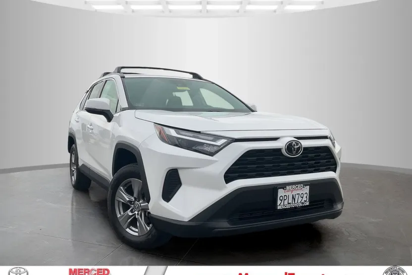2024 Toyota RAV4 XLE photo 1