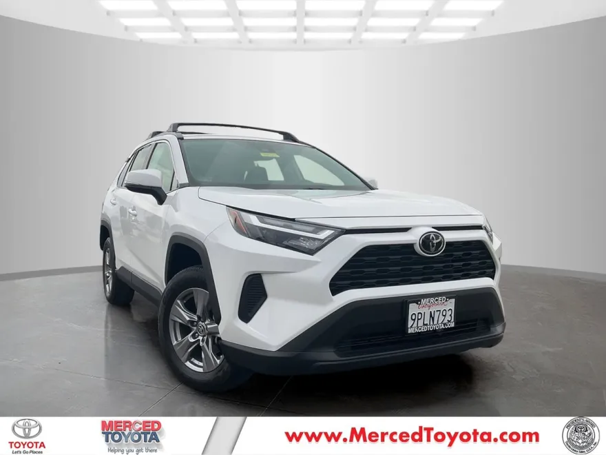 2024 Toyota RAV4 XLE photo 1