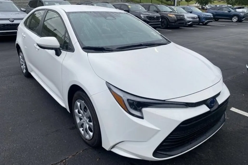 2024 Toyota Corolla Hybrid LE photo 1