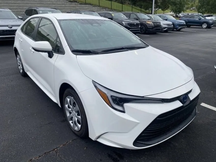 2024 Toyota Corolla Hybrid LE photo 1