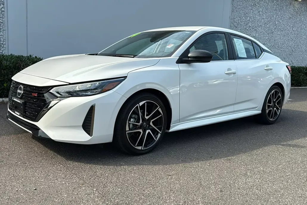 2023 Nissan Leaf S photo 1