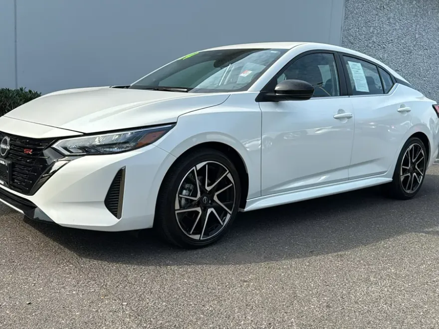 2023 Nissan Leaf S photo 1