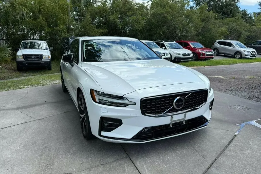 2025 Volvo S60 B5 Core photo 1