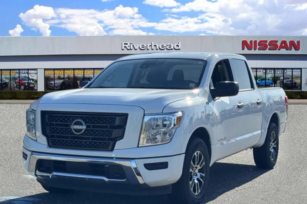 2023 Nissan Titan SV photo 1