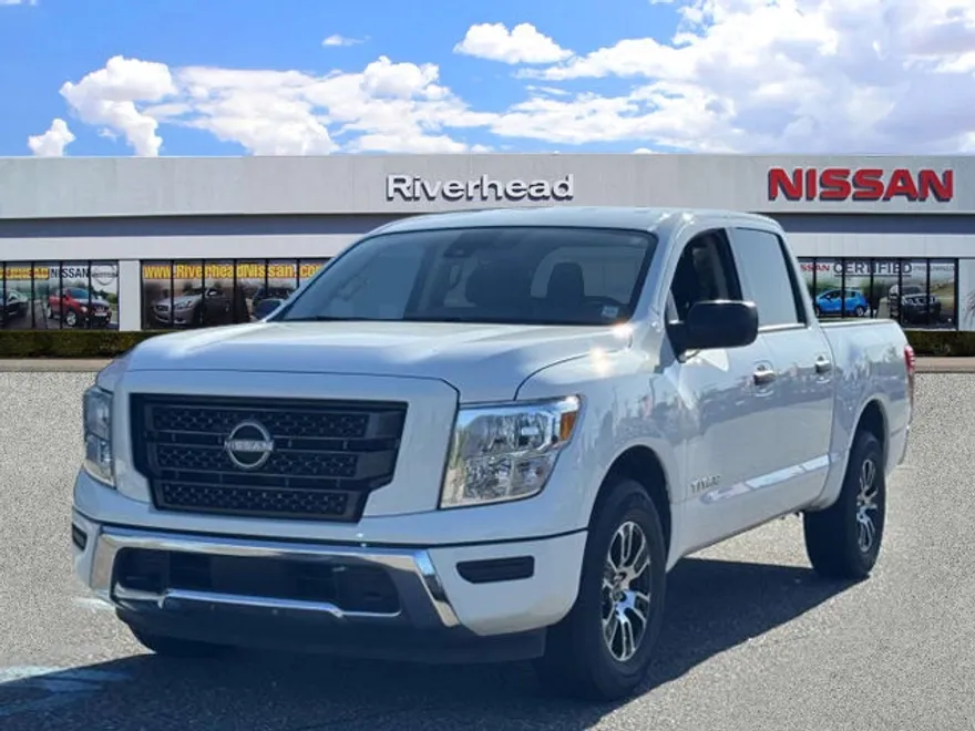 2023 Nissan Titan SV photo 1