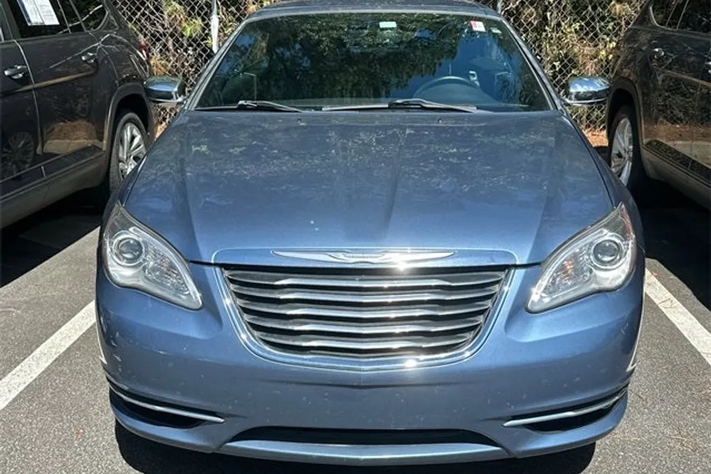 2011 Chrysler 200 Limited photo 1
