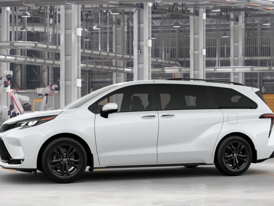 2025 Toyota Sienna XSE photo 1