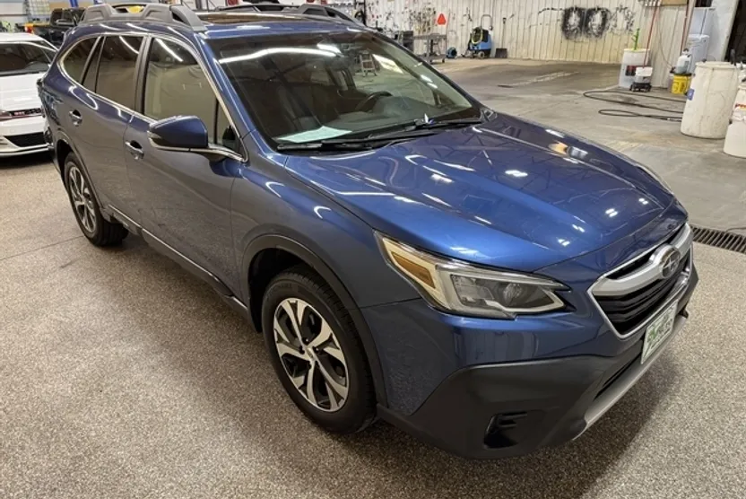 2020 Subaru Outback Limited photo 1