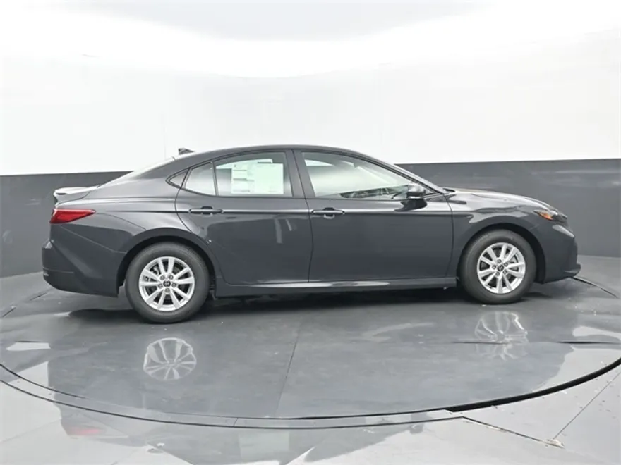 2026 Toyota Camry LE photo 1