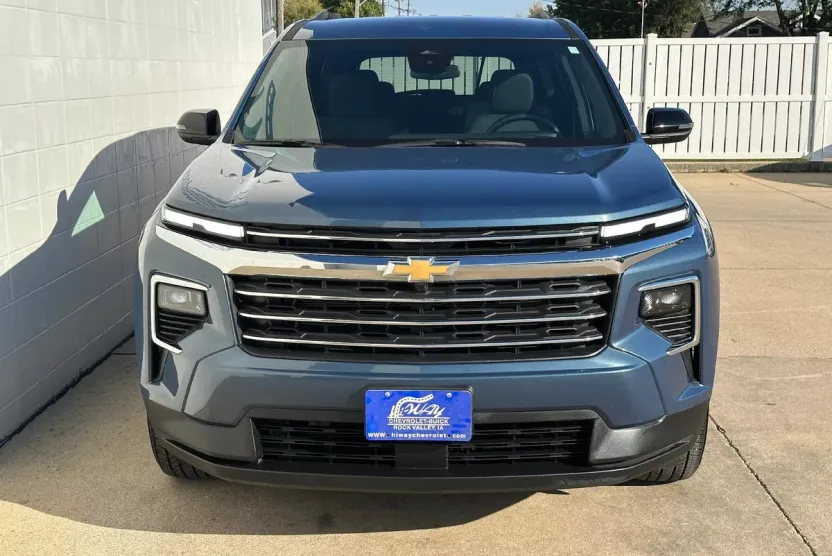 2025 Chevrolet Traverse photo 1