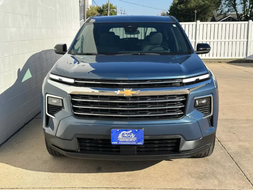 2025 Chevrolet Traverse photo 1
