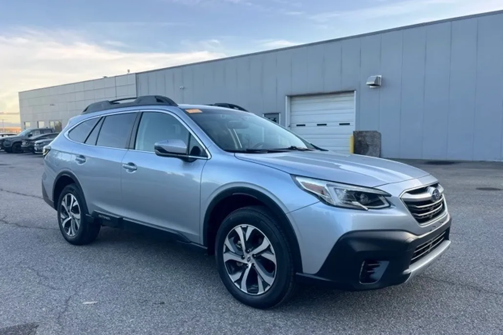 2022 Subaru Outback Limited XT photo 1