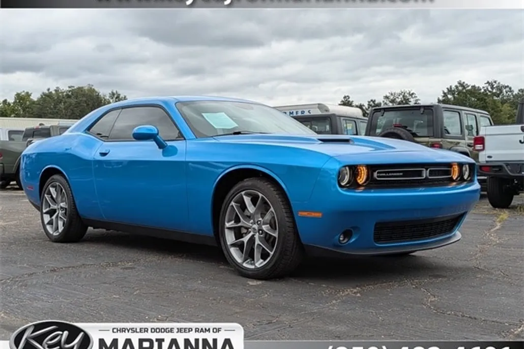 2023 Dodge Challenger SXT photo 1